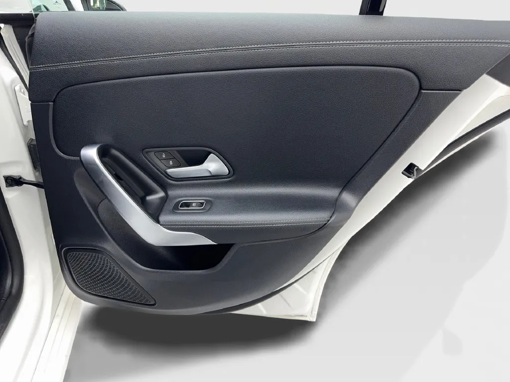 Mercedes-Benz CLA photo 41