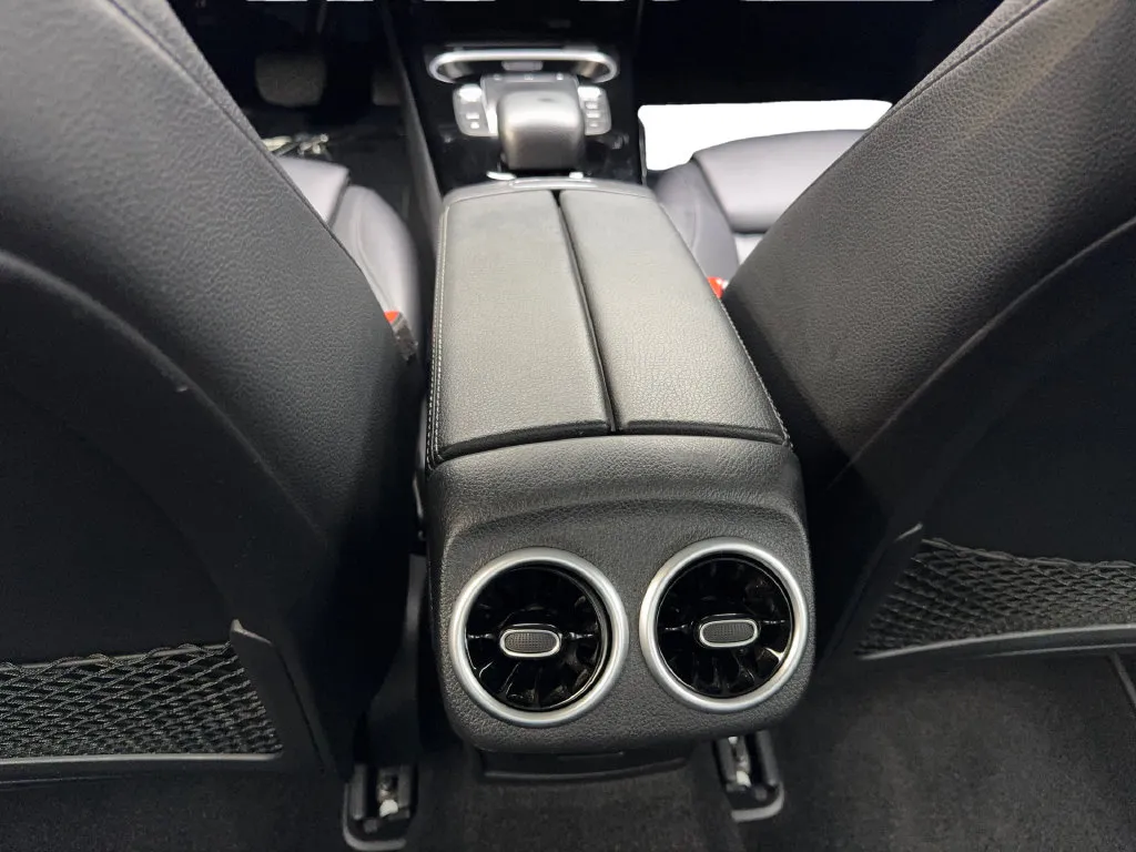 Mercedes-Benz CLA photo 57