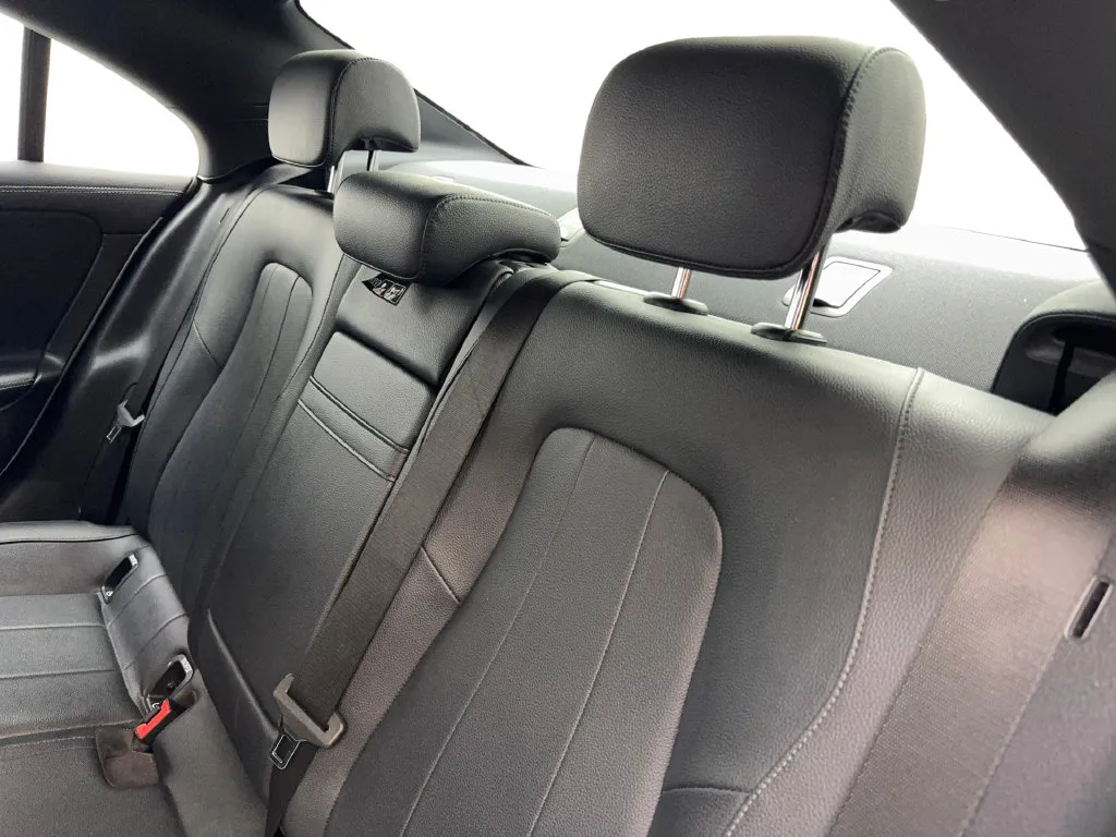 Mercedes-Benz CLA photo 33