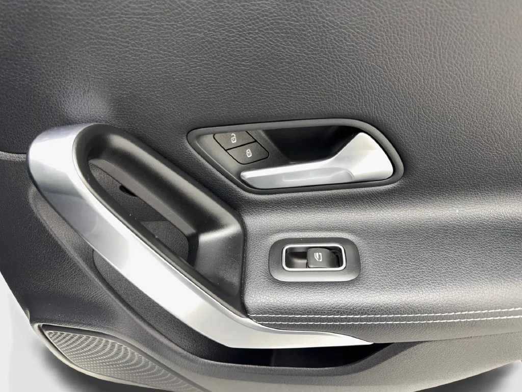 Mercedes-Benz CLA photo 42