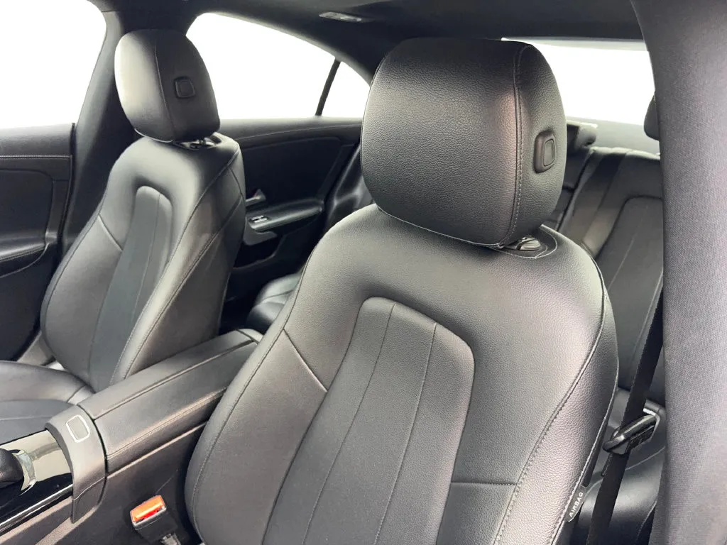 Mercedes-Benz CLA photo 27