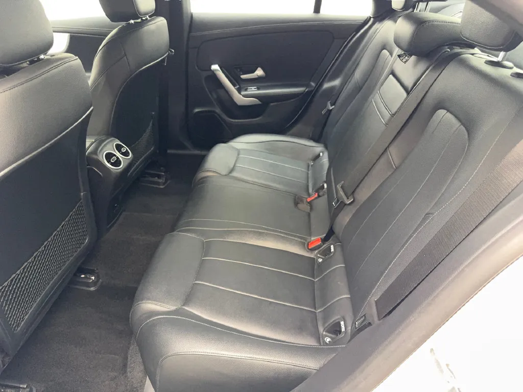 Mercedes-Benz CLA photo 32
