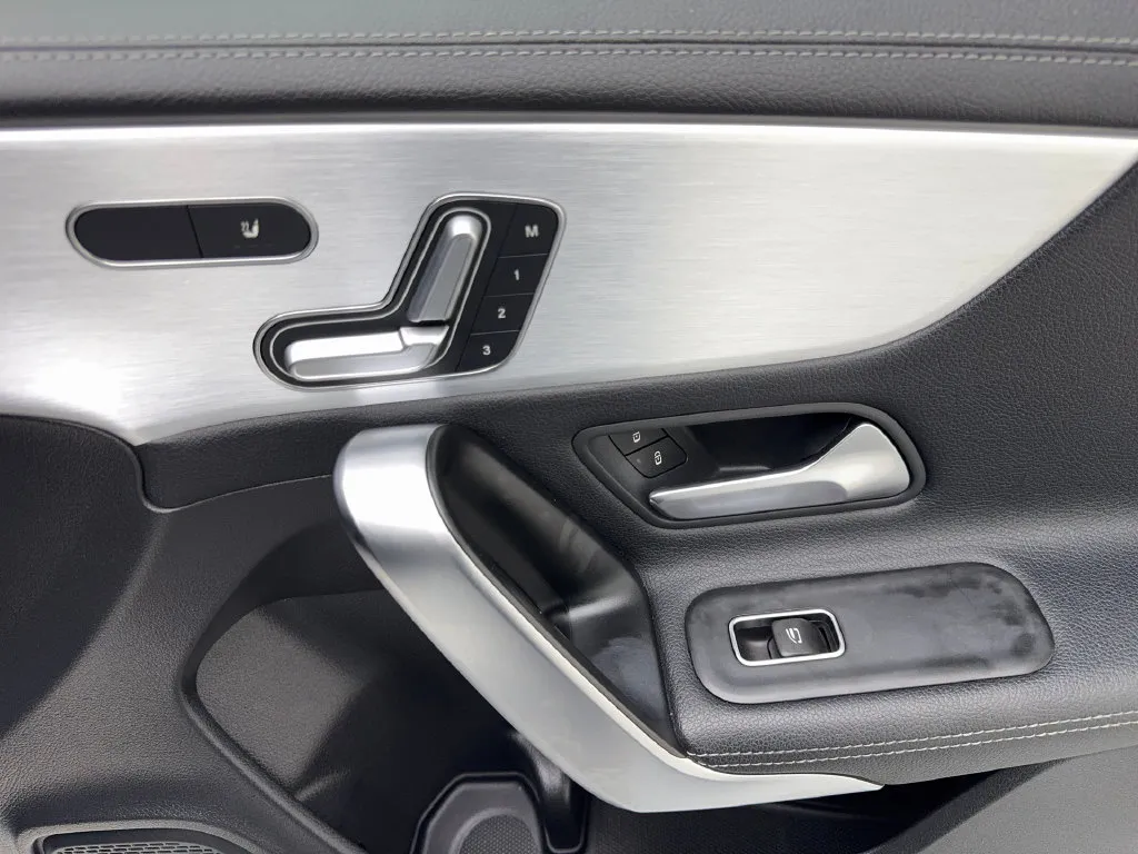 Mercedes-Benz CLA photo 47