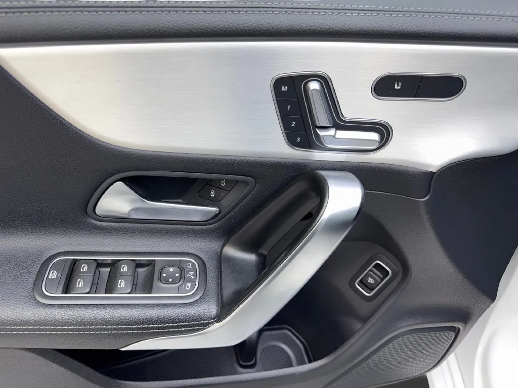 Mercedes-Benz CLA photo 30