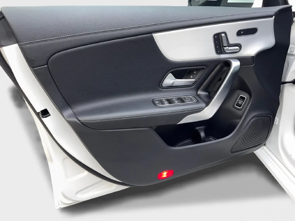 Mercedes-Benz CLA photo 29
