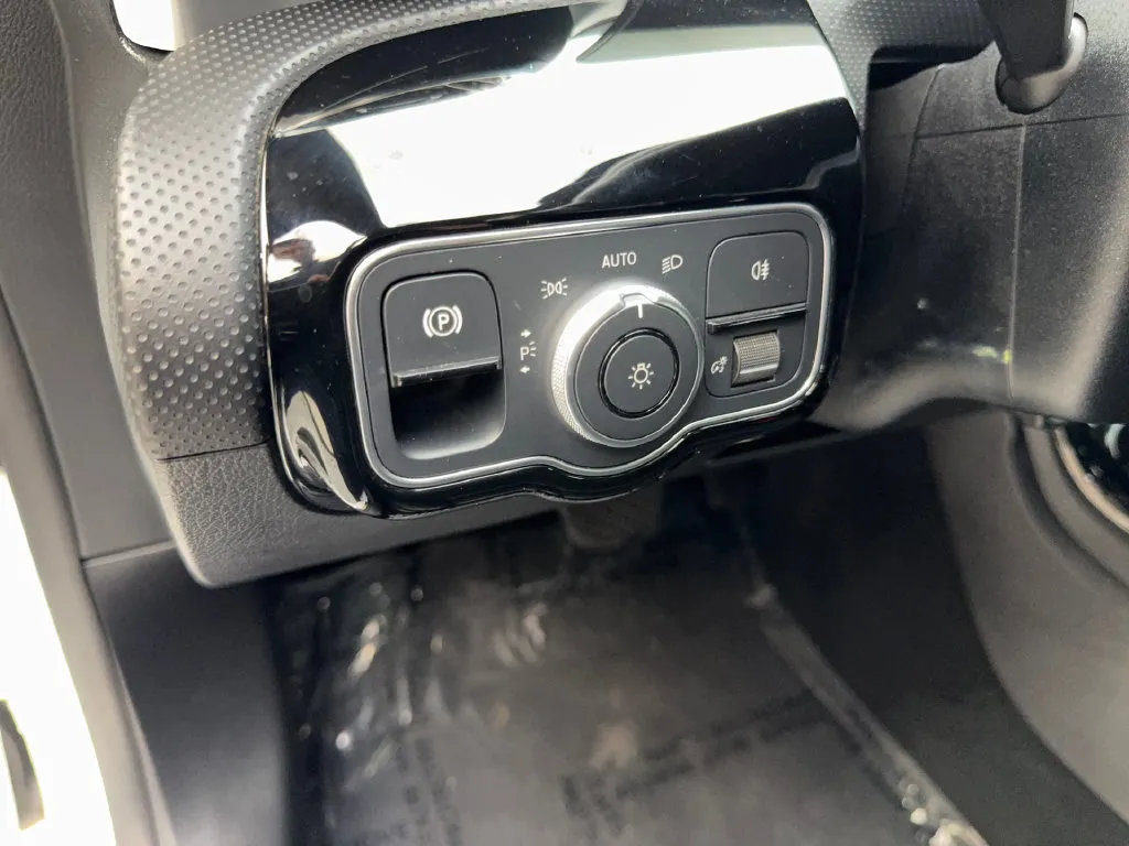 Mercedes-Benz CLA photo 53
