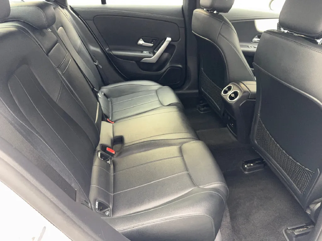 Mercedes-Benz CLA photo 37