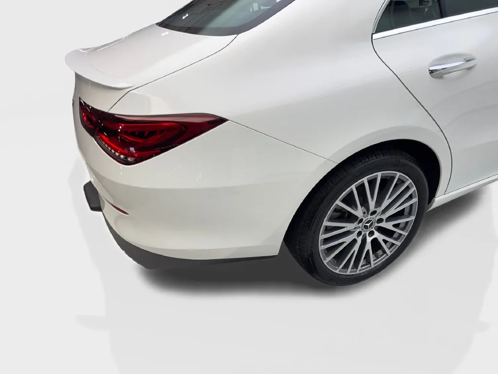 Mercedes-Benz CLA photo 18