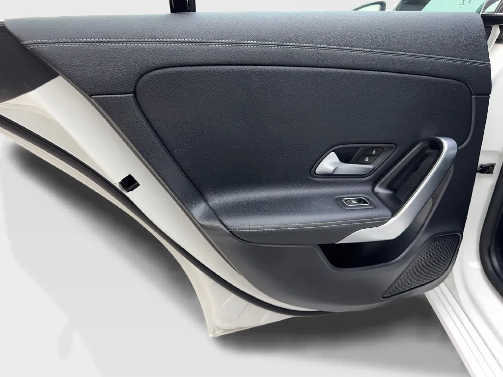 Mercedes-Benz CLA photo 35