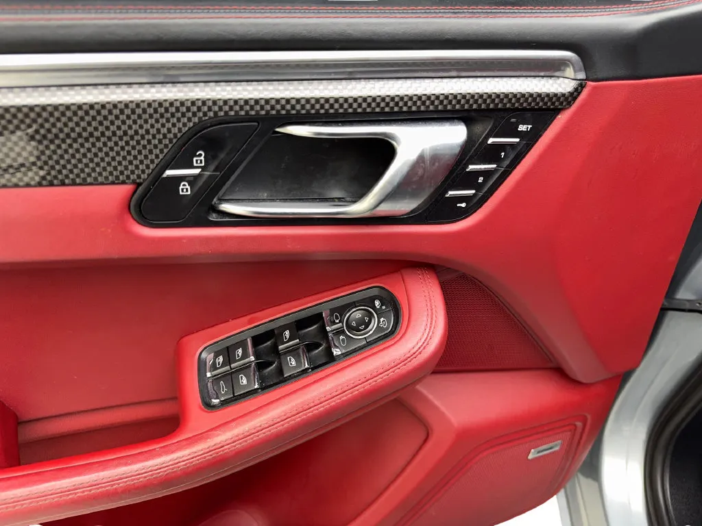 Porsche Macan photo 33