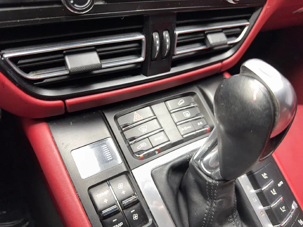 Porsche Macan photo 67