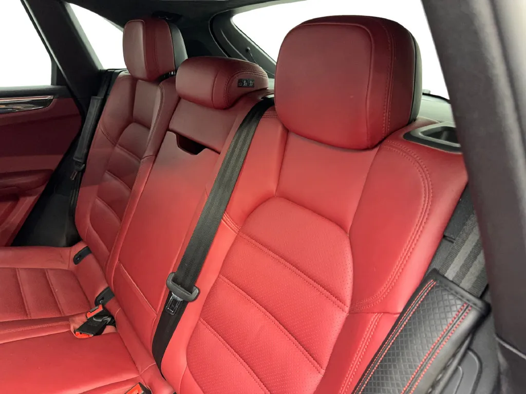 Porsche Macan photo 35