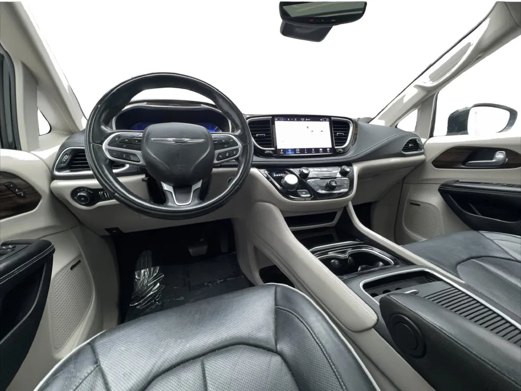 Chrysler Pacifica photo 35
