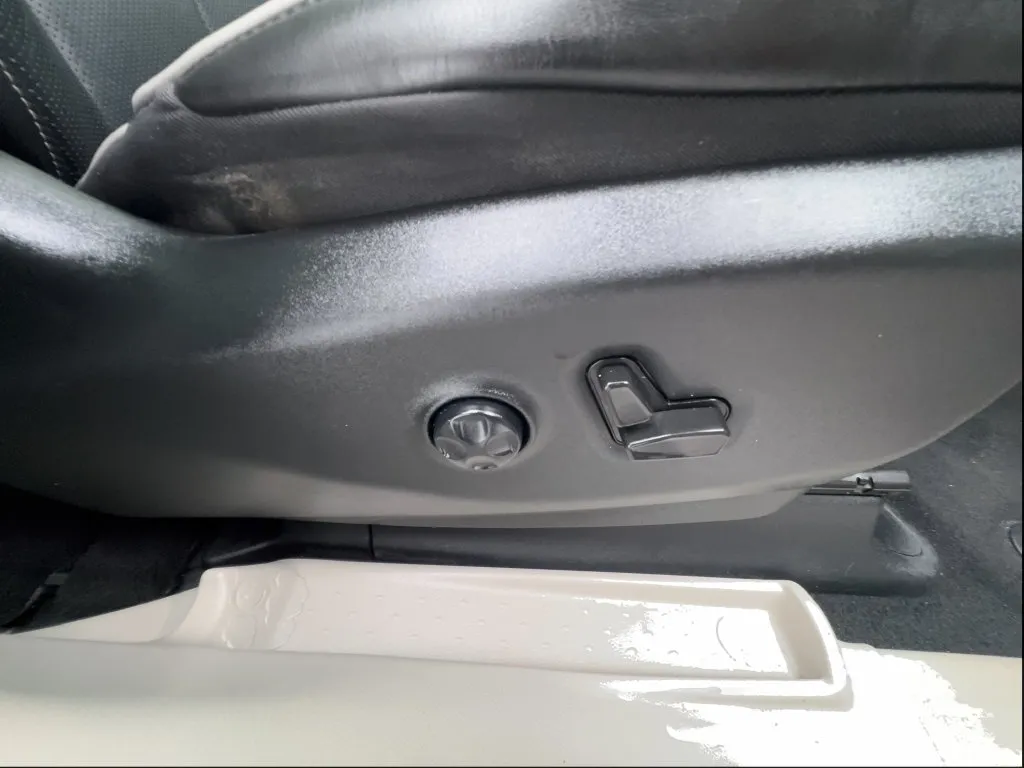 Chrysler Pacifica photo 33