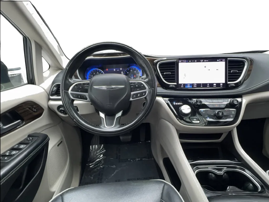 Chrysler Pacifica photo 36