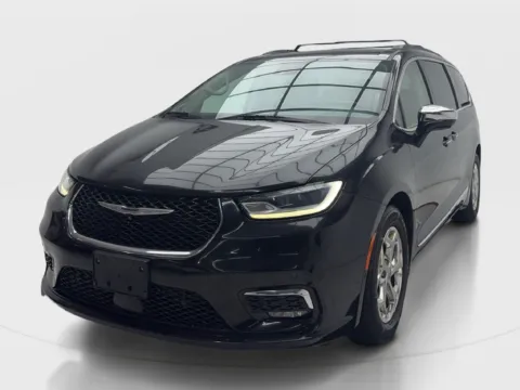 More photos of 2022 Chrysler Pacifica Limited at Autos of Dallas - Irving, TX