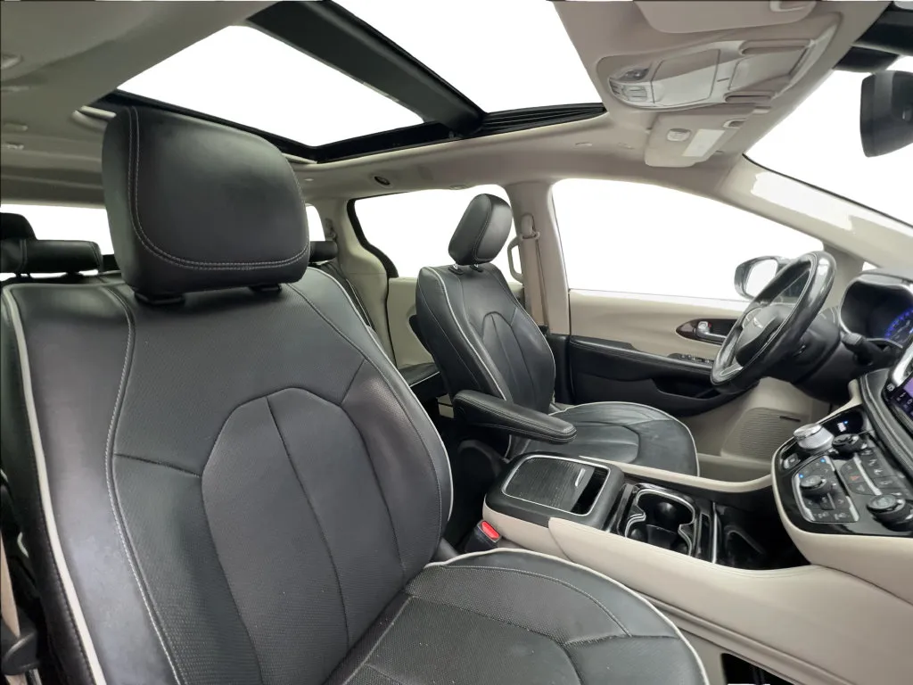 Chrysler Pacifica photo 30