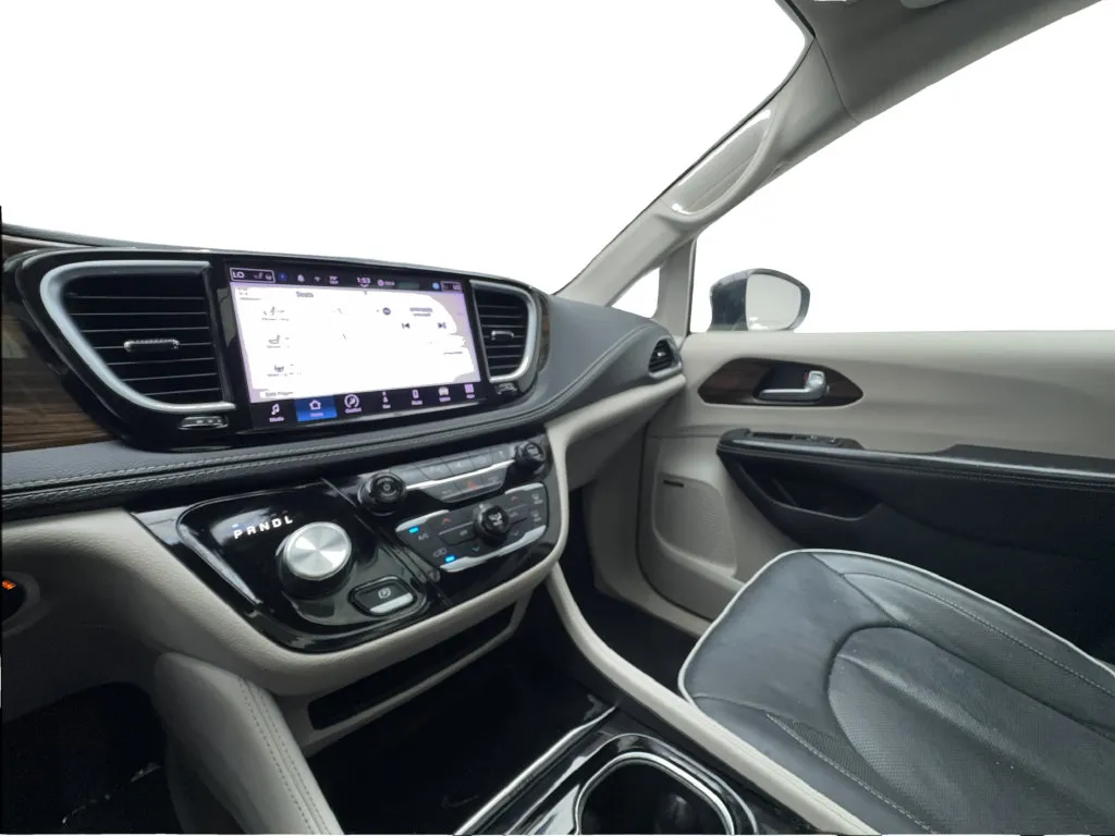 Chrysler Pacifica photo 43