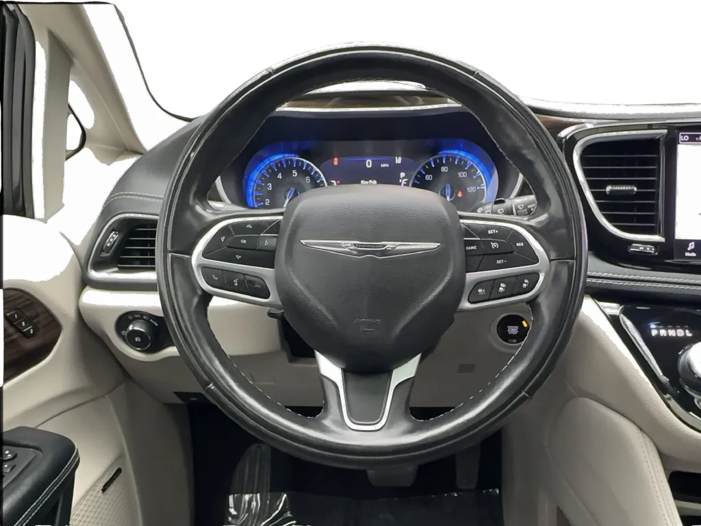 Chrysler Pacifica photo 37