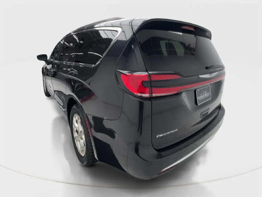 Chrysler Pacifica photo 11