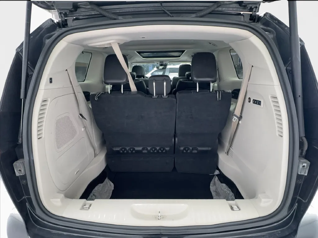 Chrysler Pacifica photo 18