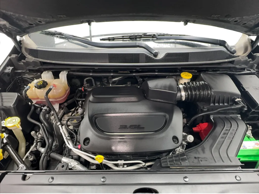 Chrysler Pacifica photo 19
