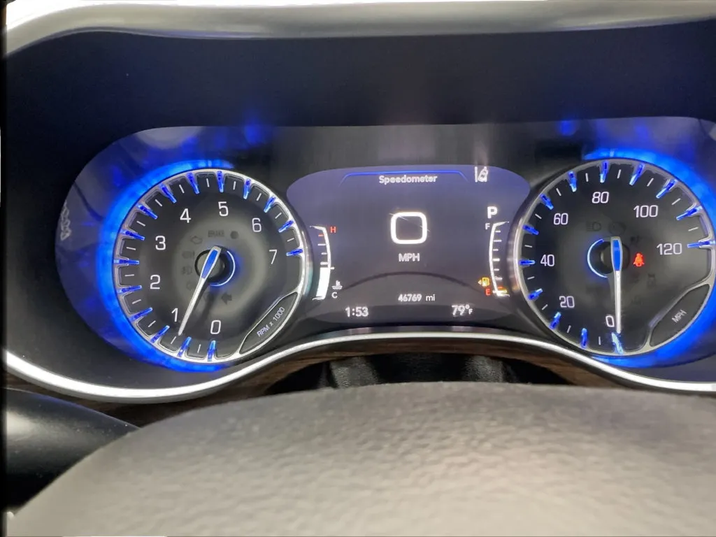 Chrysler Pacifica photo 40