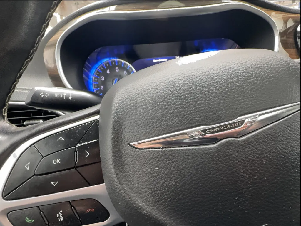 Chrysler Pacifica photo 42