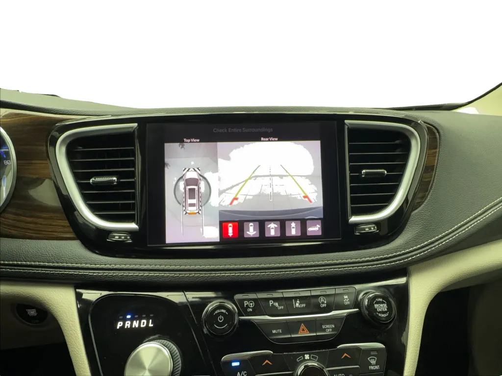 Chrysler Pacifica photo 48