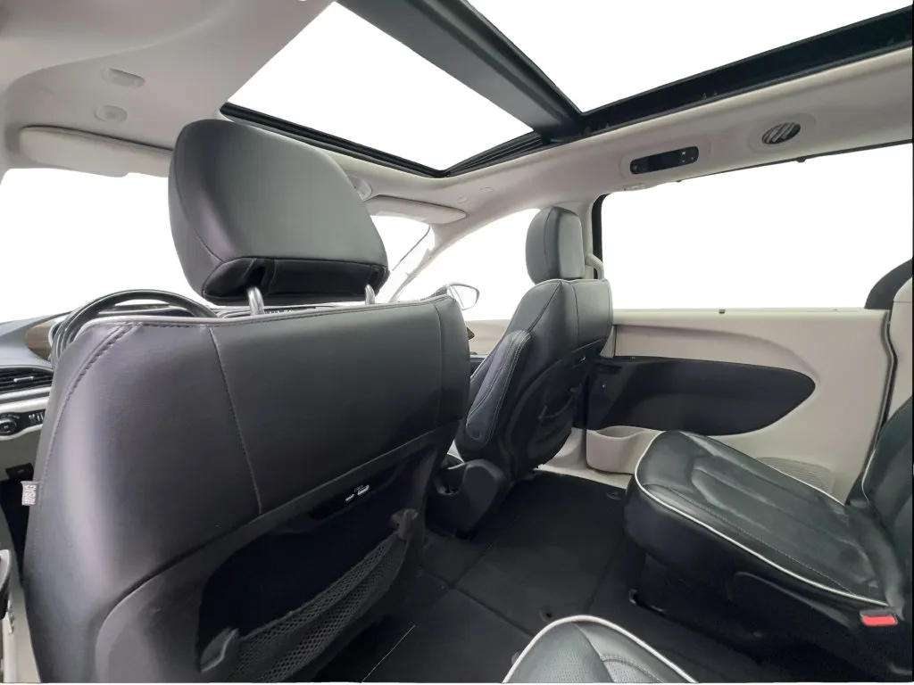 Chrysler Pacifica photo 25