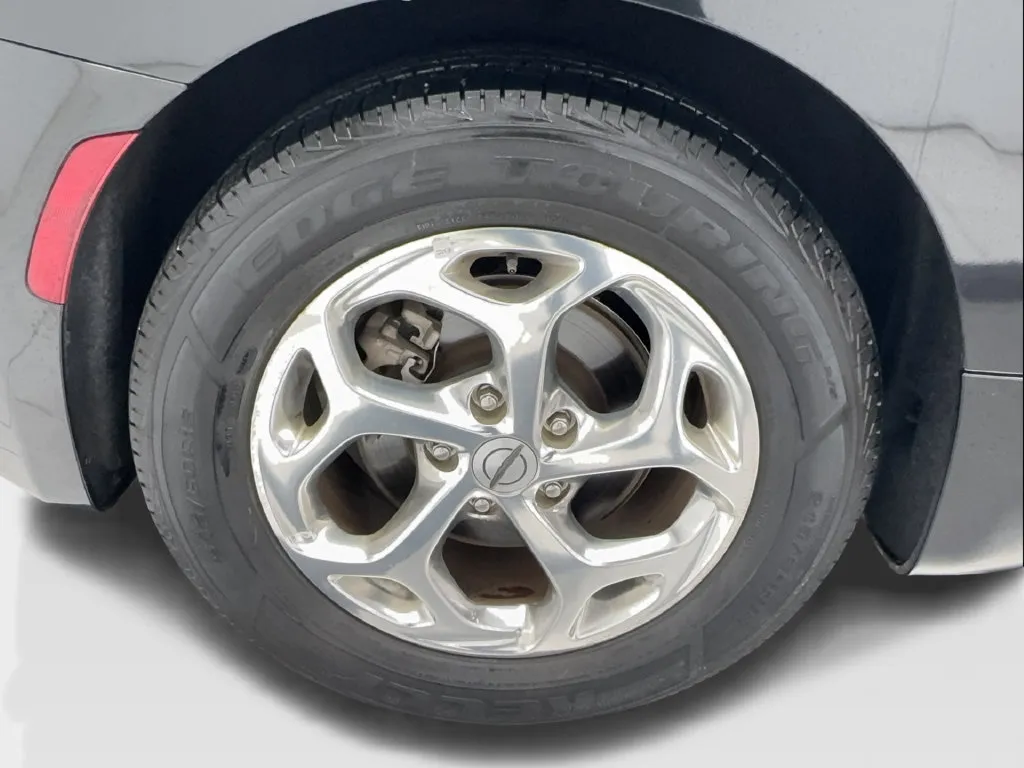 Chrysler Pacifica photo 16