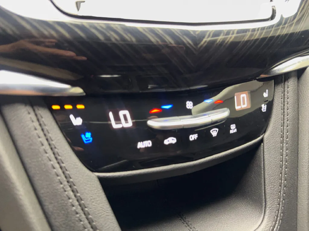 Cadillac XT6 photo 73
