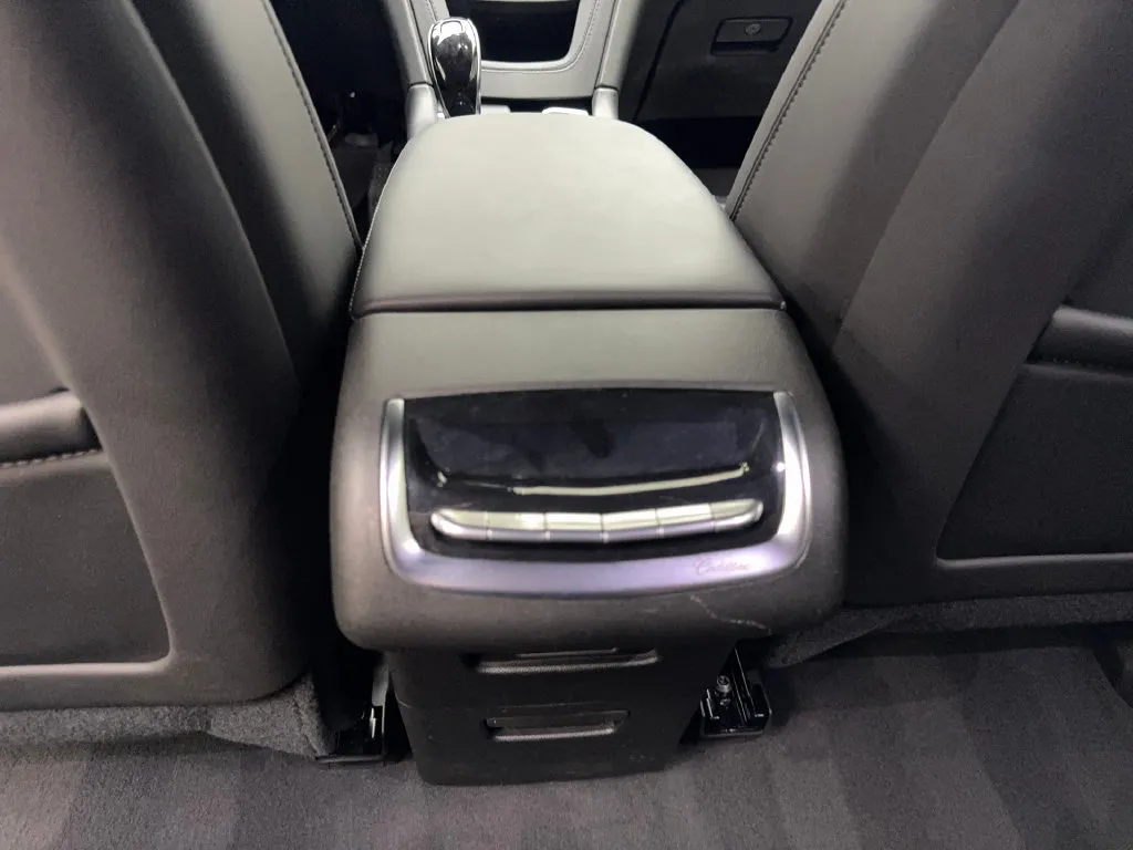 Cadillac XT6 photo 77