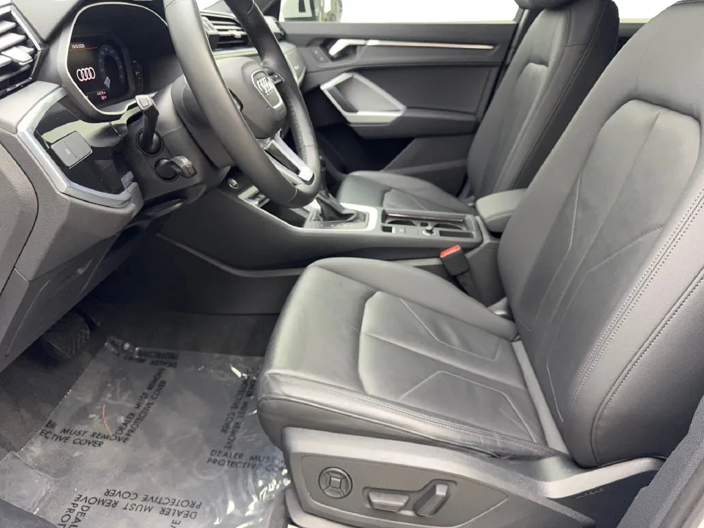 Audi Q3 photo 29