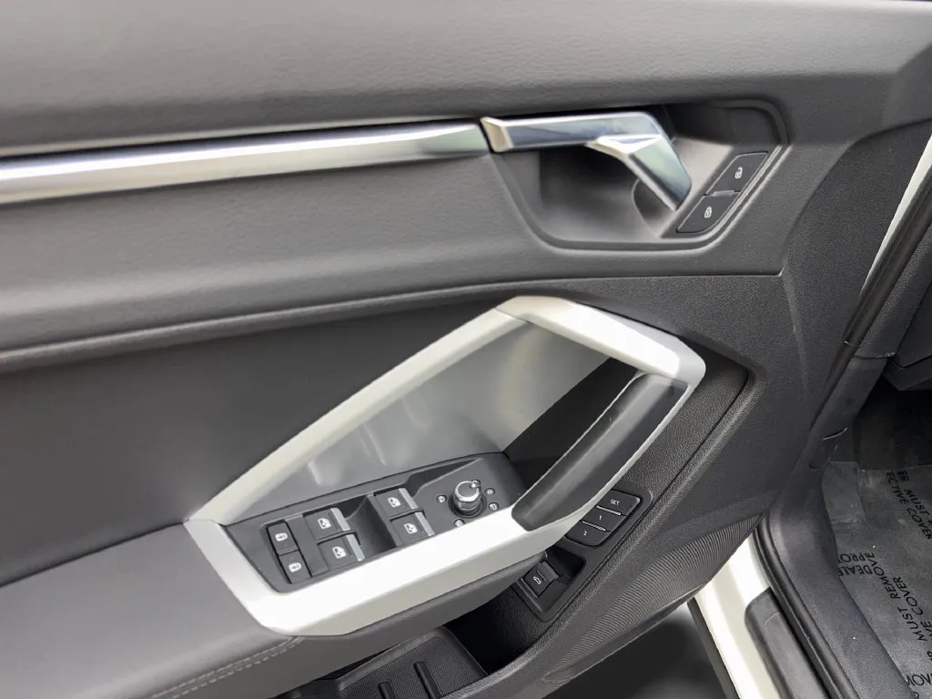 Audi Q3 photo 35
