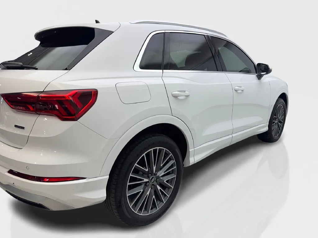 Audi Q3 photo 15