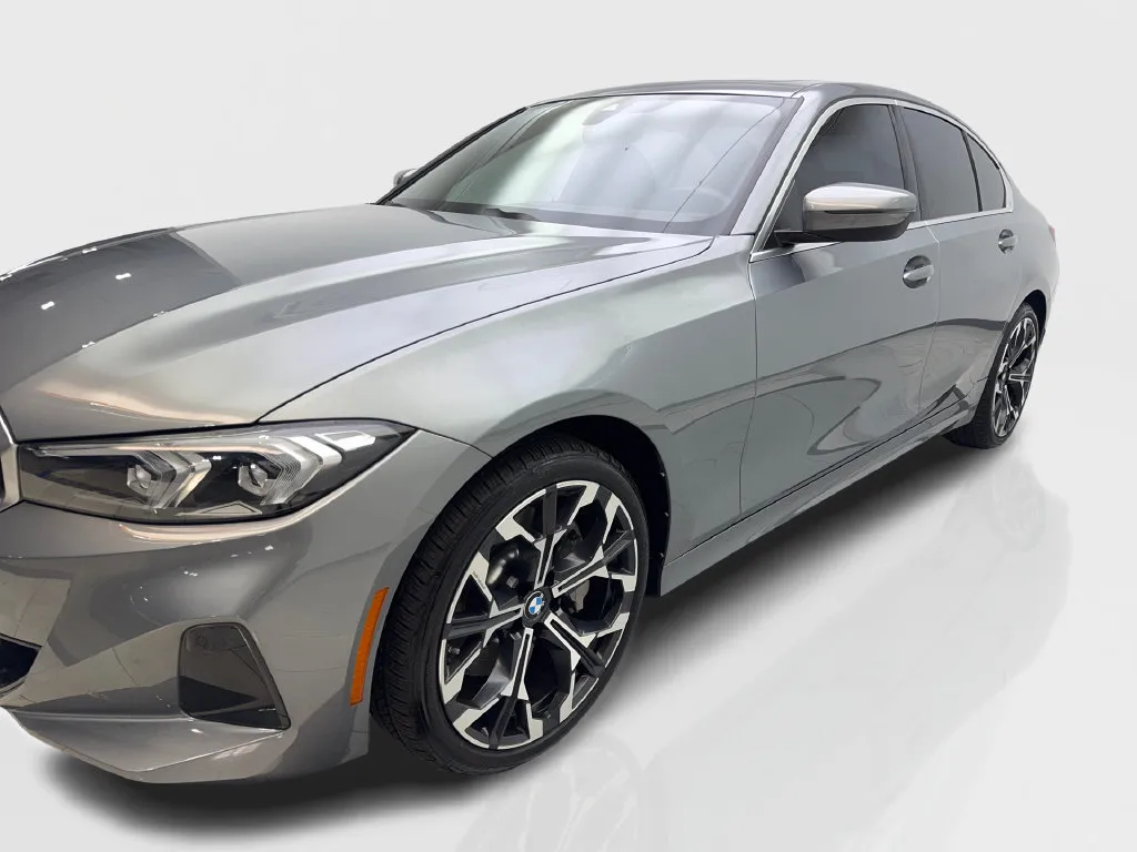 BMW 3 Series photo 12