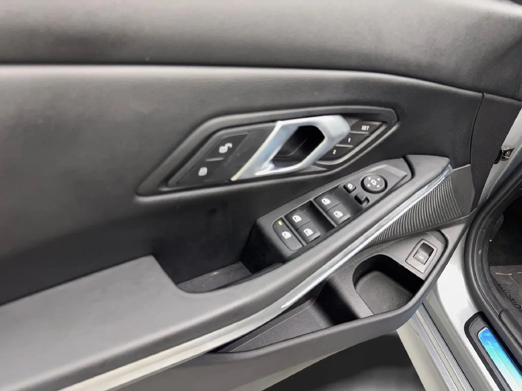 BMW 3 Series photo 34
