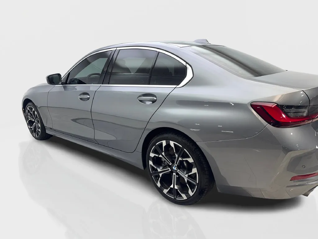 BMW 3 Series photo 16