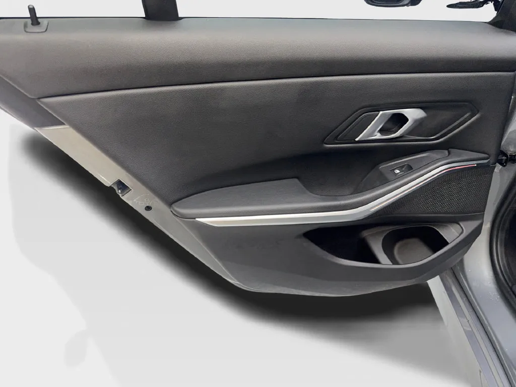 BMW 3 Series photo 39