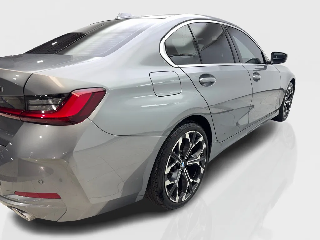 BMW 3 Series photo 15