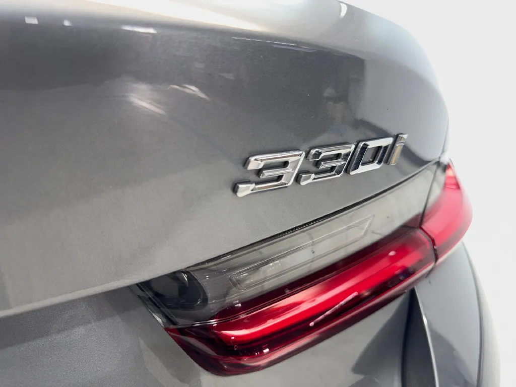 BMW 3 Series photo 25