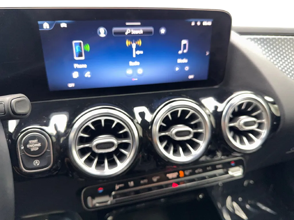 Mercedes-Benz GLA photo 60