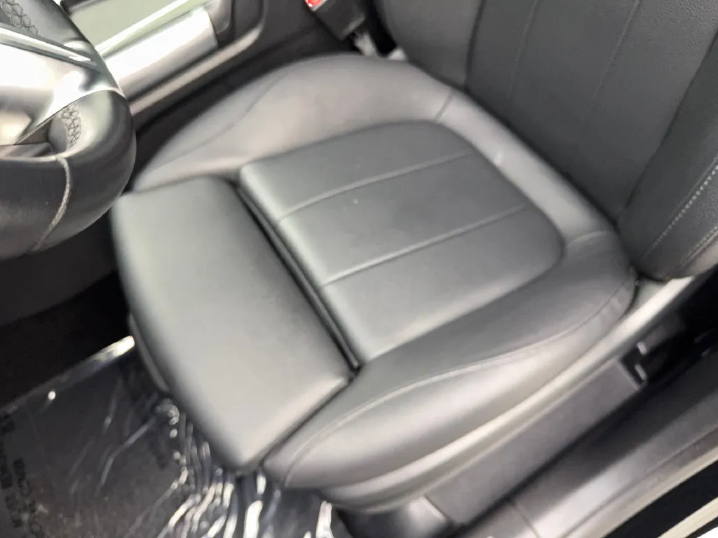 Mercedes-Benz GLA photo 29