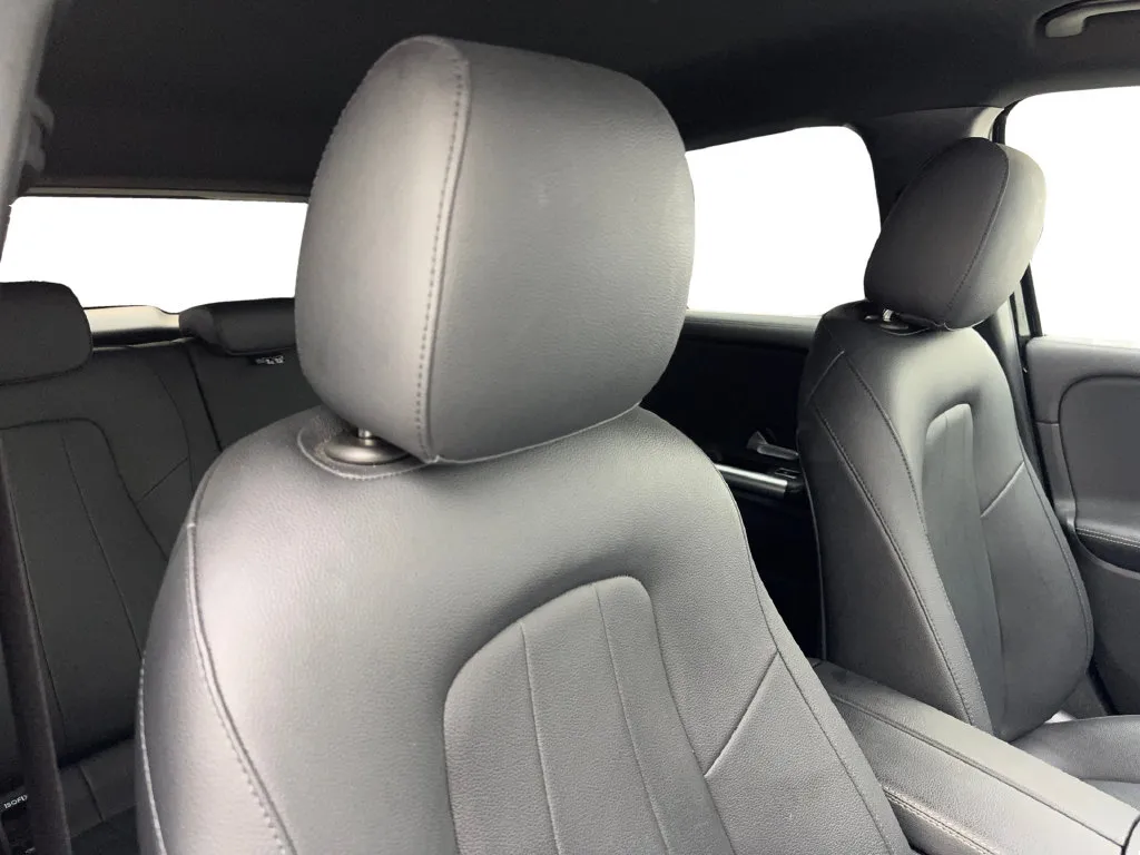Mercedes-Benz GLA photo 45