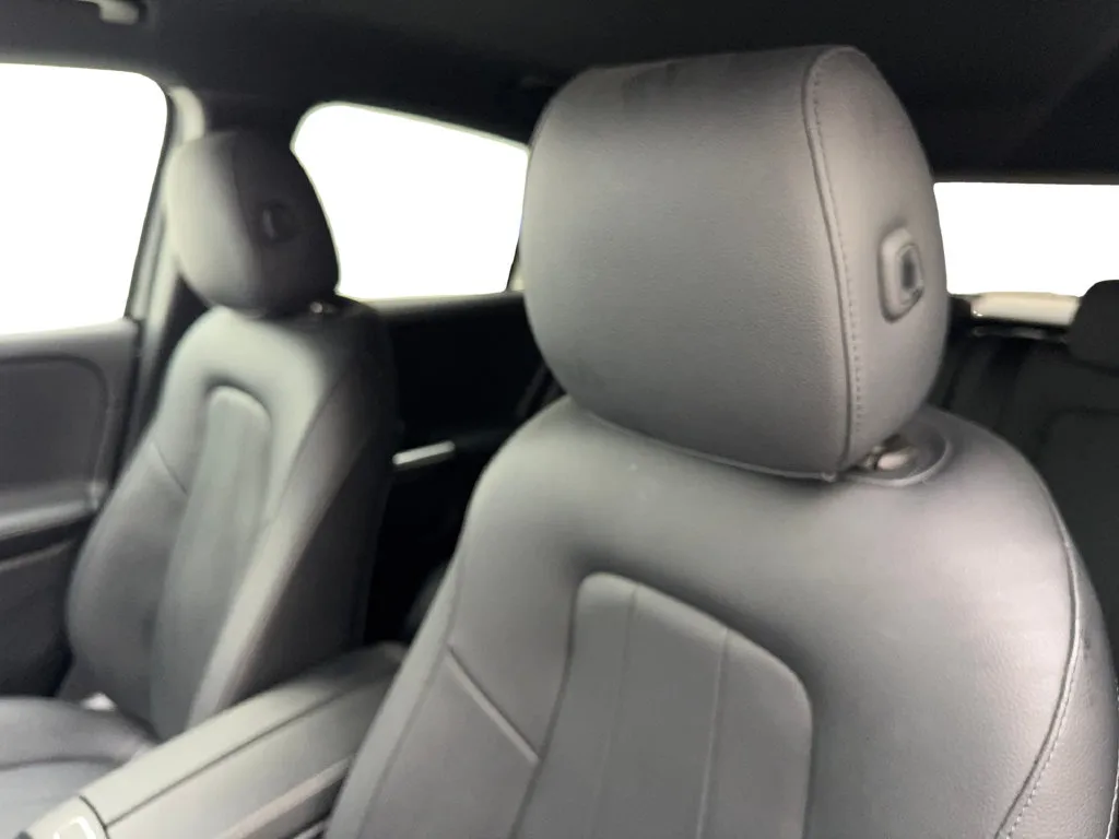 Mercedes-Benz GLA photo 28
