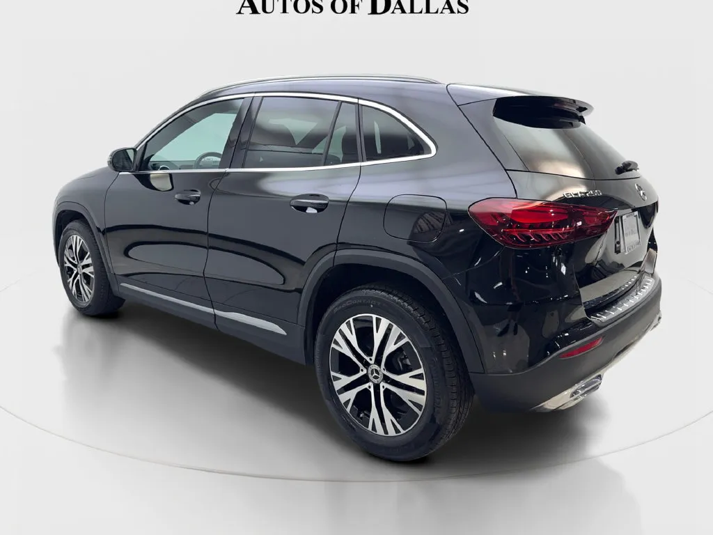 Mercedes-Benz GLA photo 10