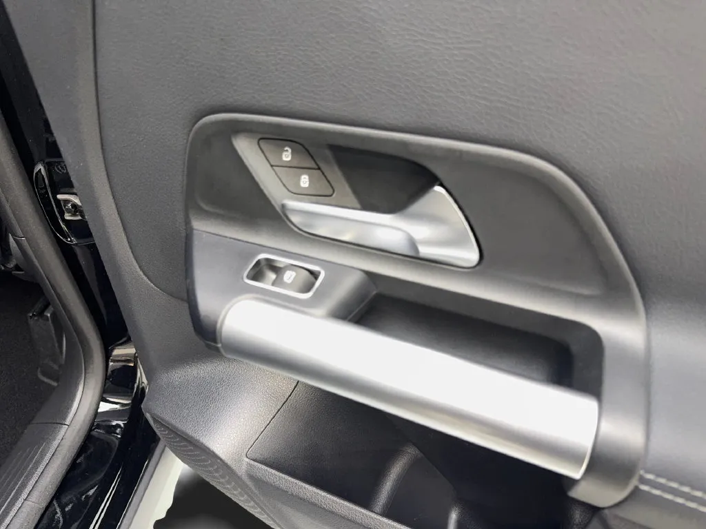 Mercedes-Benz GLA photo 43