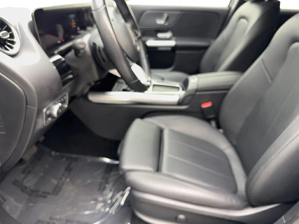 Mercedes-Benz GLA photo 27