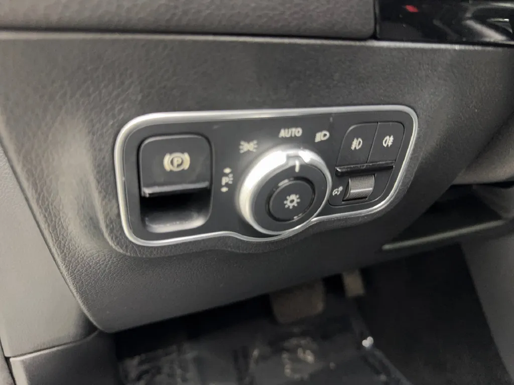 Mercedes-Benz GLA photo 54